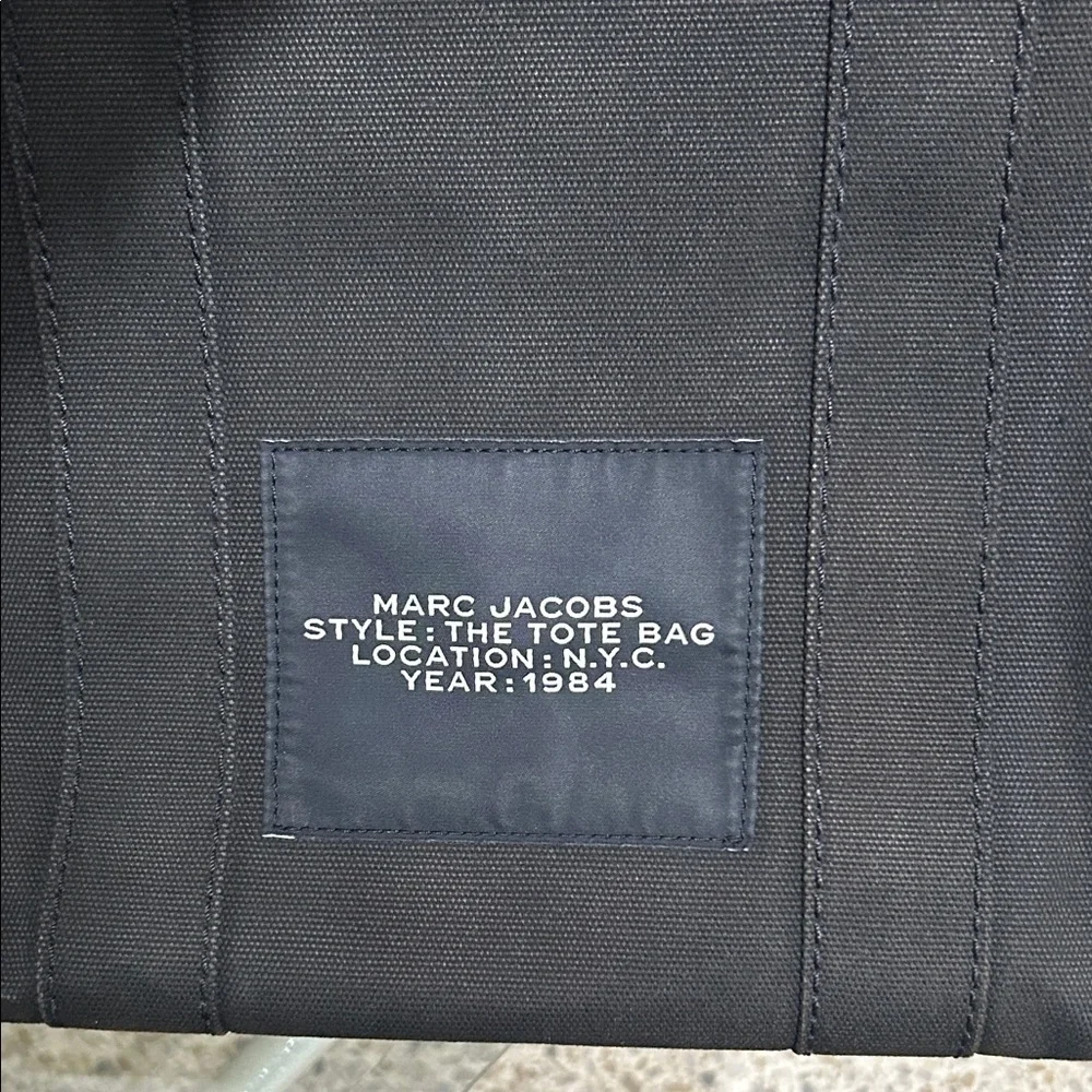 Marc Jacobs Black and White Messenger Bag - Picture 3 of 7